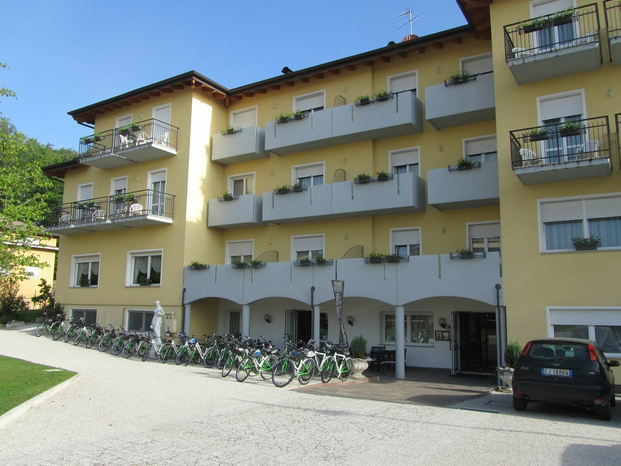 Hotel Daniela Levico Terme Eksteriør bilde